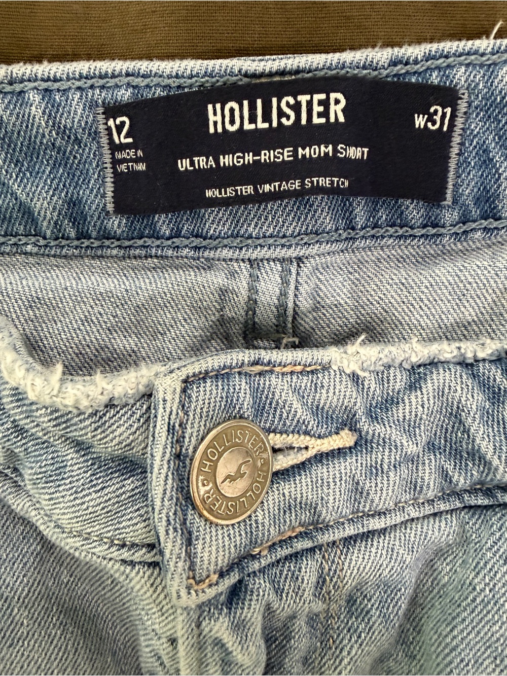 Hollister Light Wash Ultra High-Rise Mom Jeans